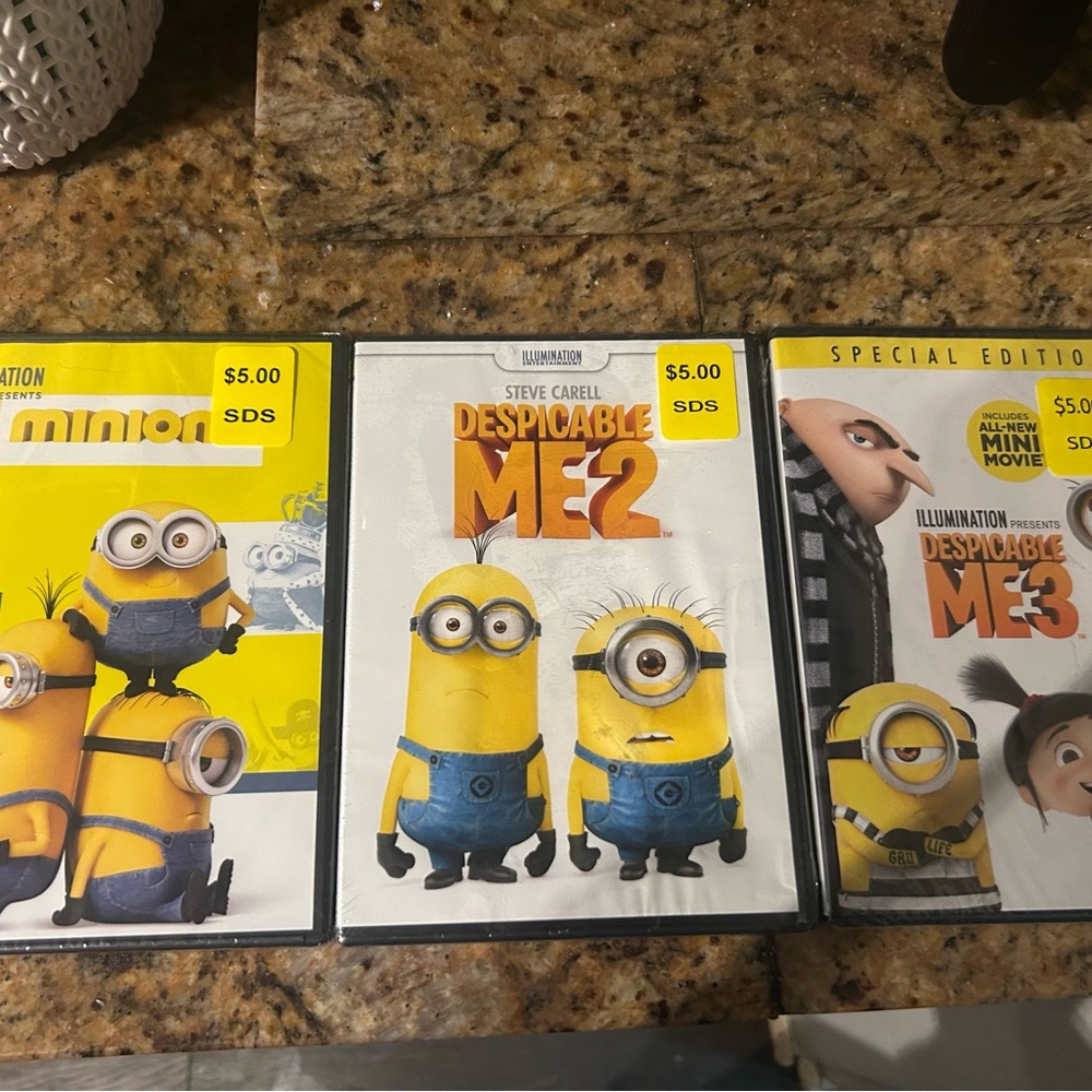 Despicable Me 2 DVD - Yellow Minion Cover